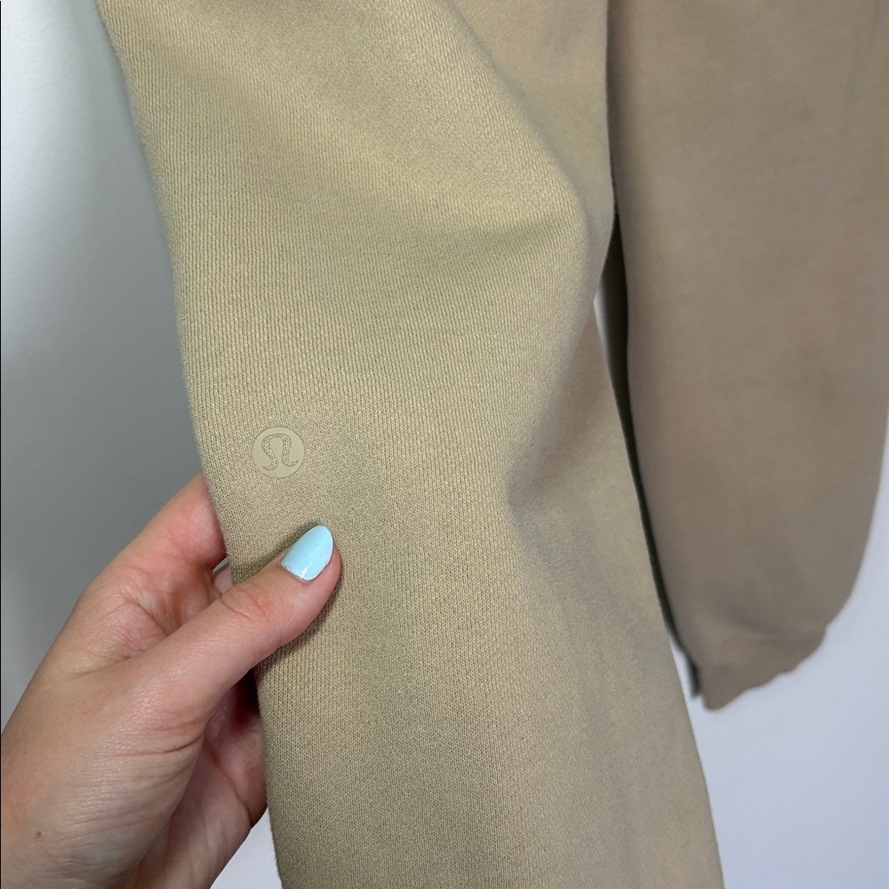NEW Lululemon Scuba High-Rise Jogger *Fleece 28"
Trench Tan size 12 - Picture 7 of 7